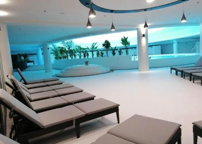 Lägenhet Hanza Tower White Sky 24 Jacuzzi & Pool &