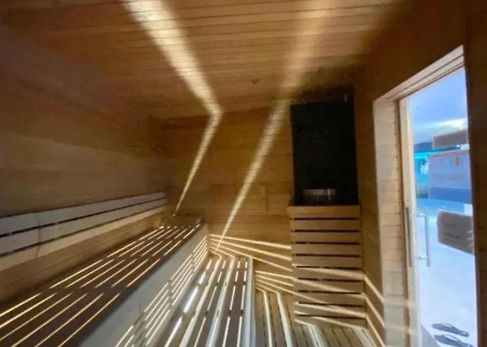 Hanza Tower White Sky 24 Jacuzzi & Pool & *