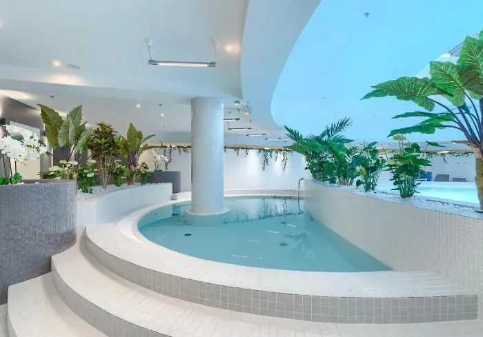 Lägenhet Hanza Tower White Sky 24 Jacuzzi & Pool &